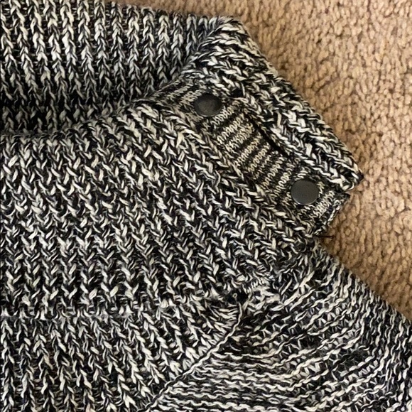 🌟 Cynthia Rowley Sweater - Picture 4 of 6